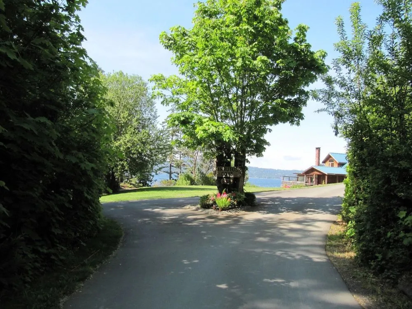 Arbutus Cove Guesthouse