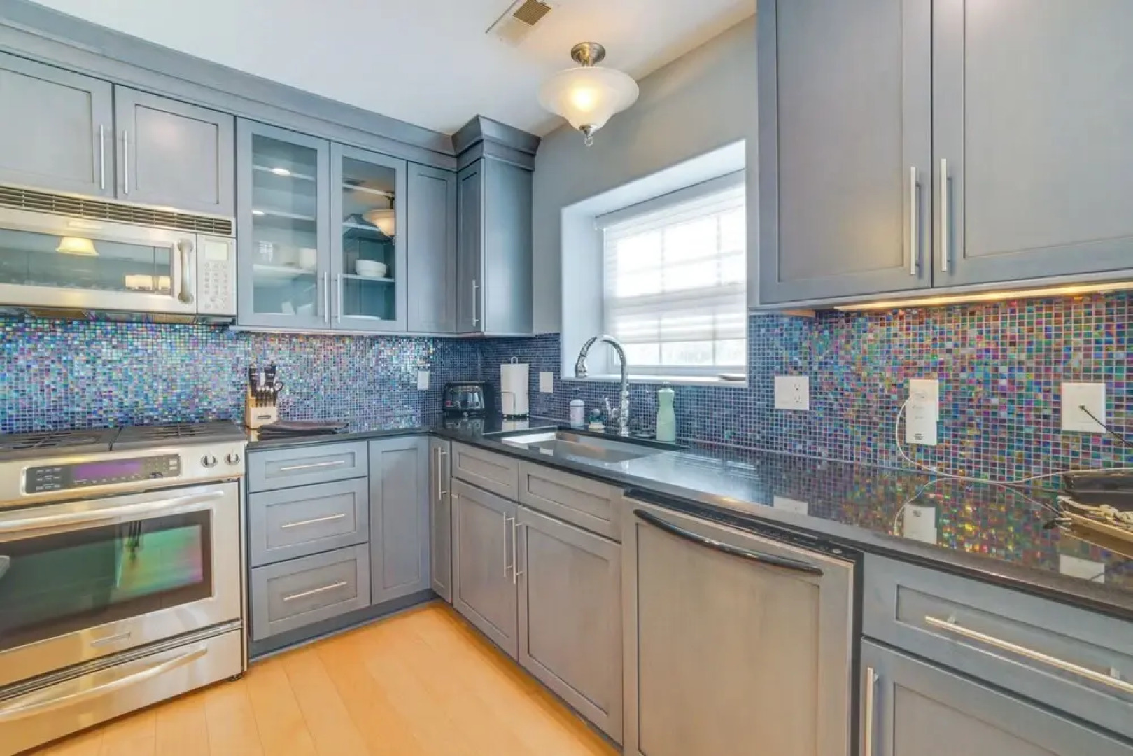 Charming New Buffalo Condo: Walk to Lake Michigan!