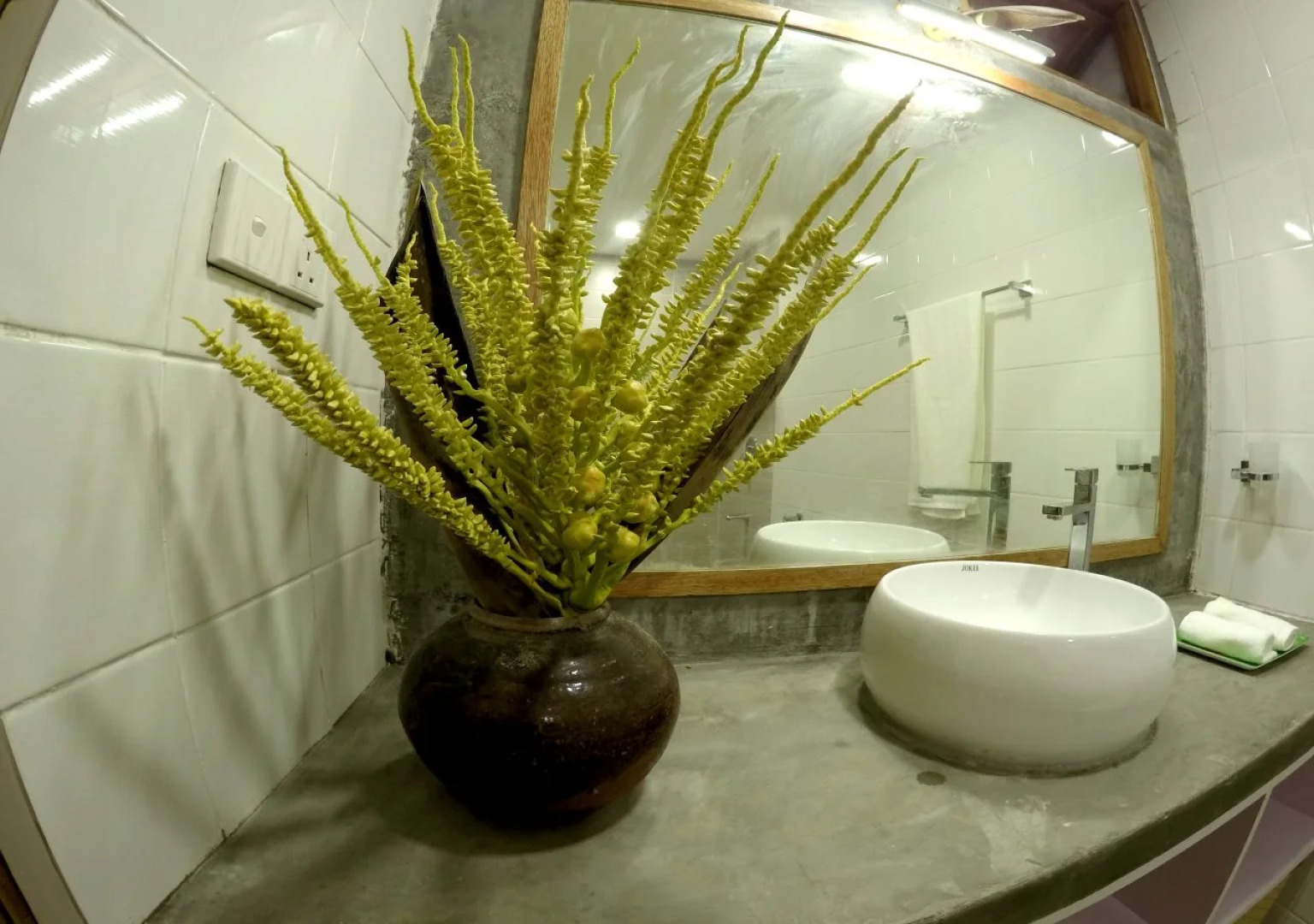 Отель Dhiffushi White Sand Beach