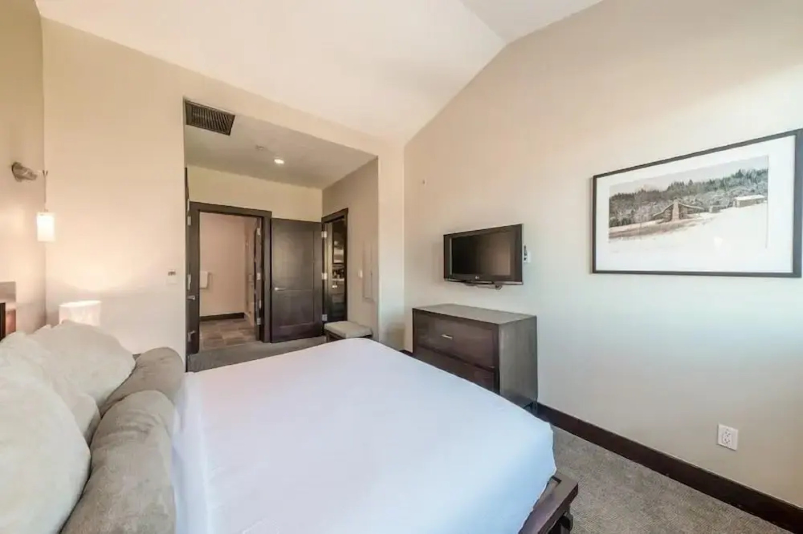 Luxury 3 Bedroom Slopeside Mountain Vacation Rental With Hot Tubs