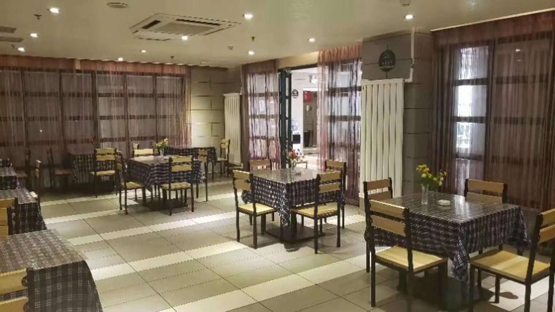 Home Inn Huaxuan Collection Hotel (Pingliang Xinmin Road Railway Station)