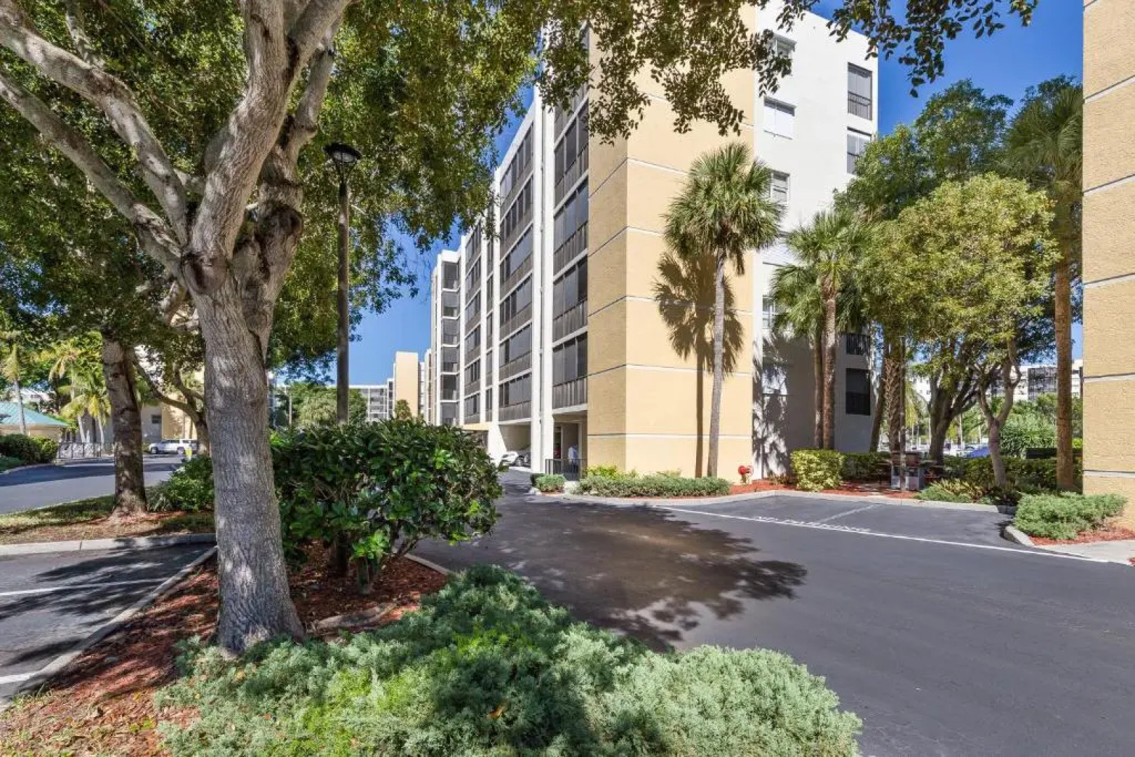 Hibiscus Pointe 733, 2 Bedrooms, WiFI, Heated Pool Access, Sleeps 6