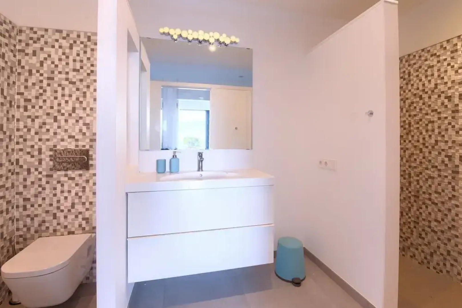 6 bedroom villa with sea views & pool in Sa Riera, Begur (H34)