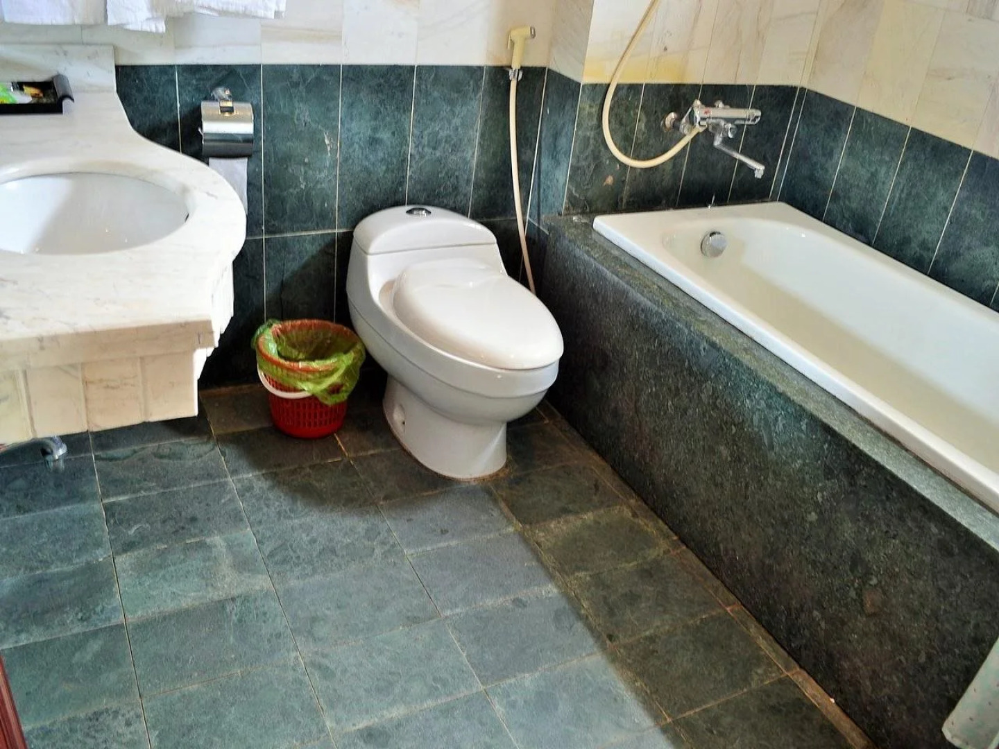 Hoa Binh Ha Long Hotel