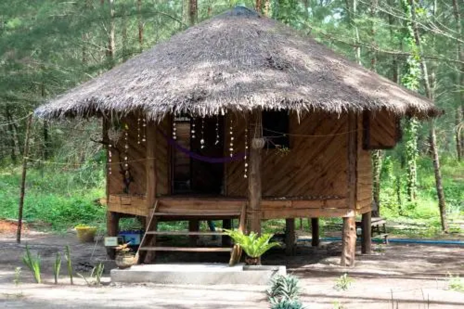 Tawan Bar and Bungalow