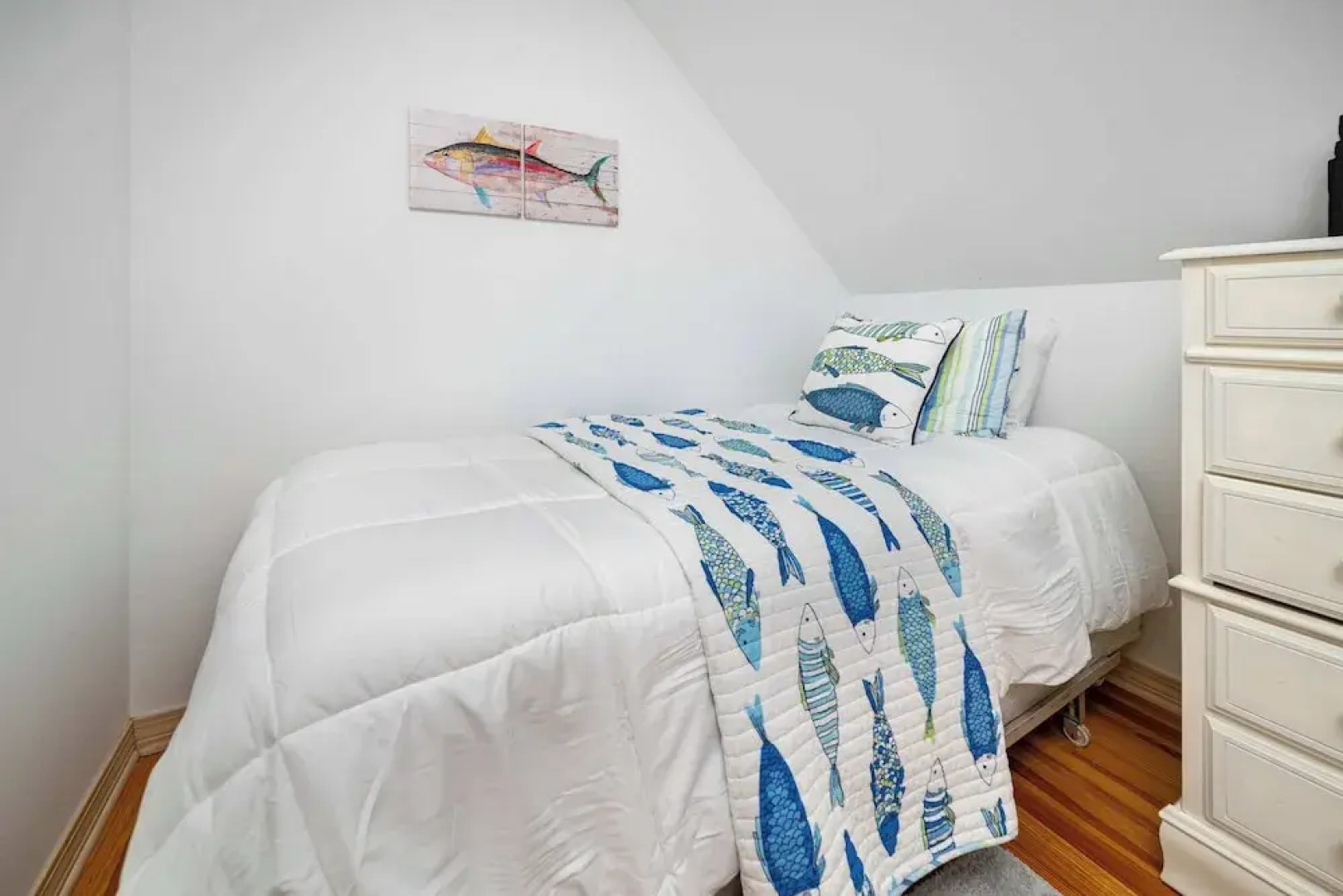 Secluded Waterfront Retreat for 23 Dock, Pets OK