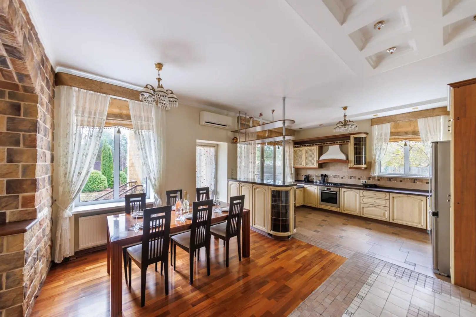 Коттедж с бассейном