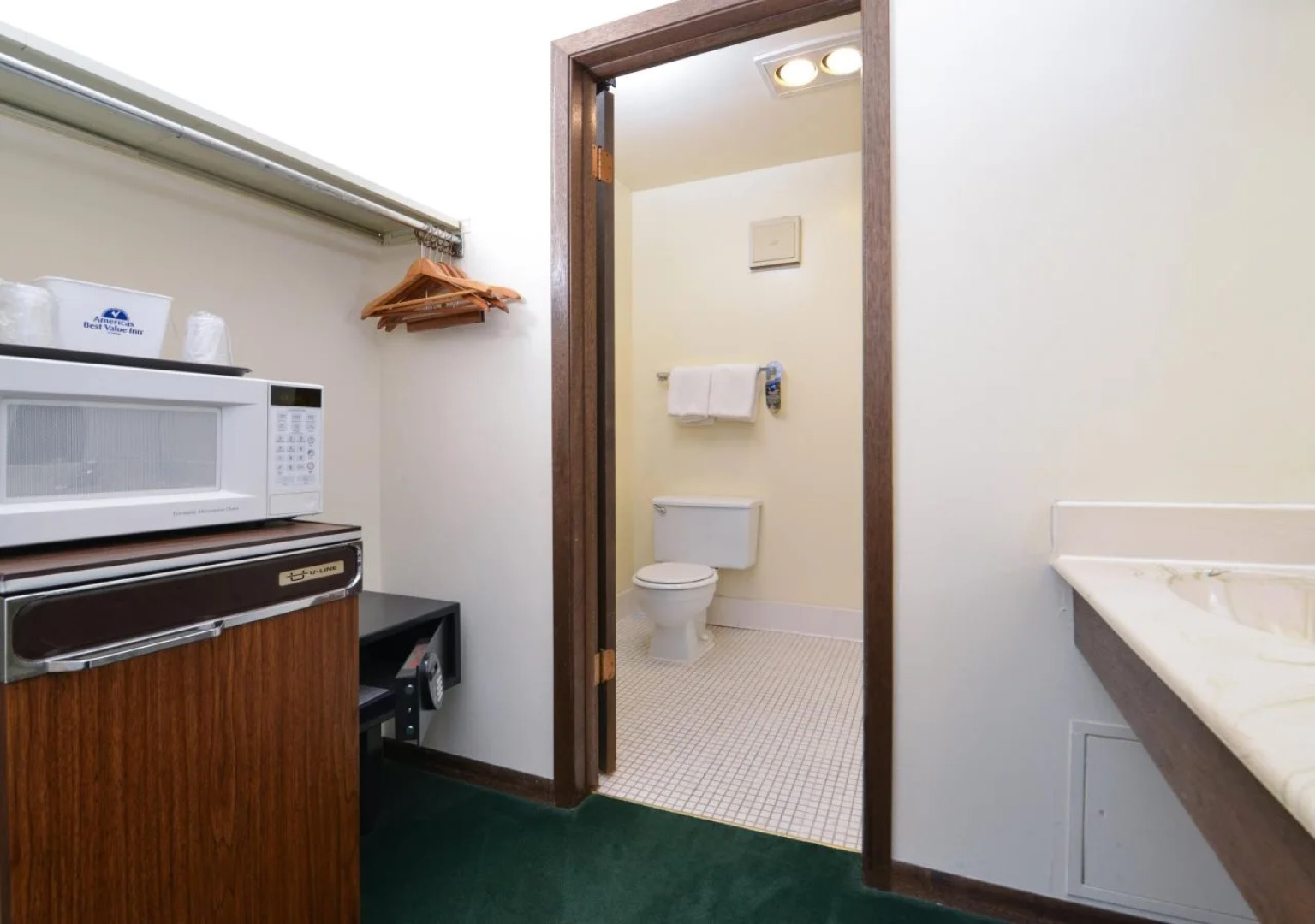 Americas Best Value Inn La Crosse