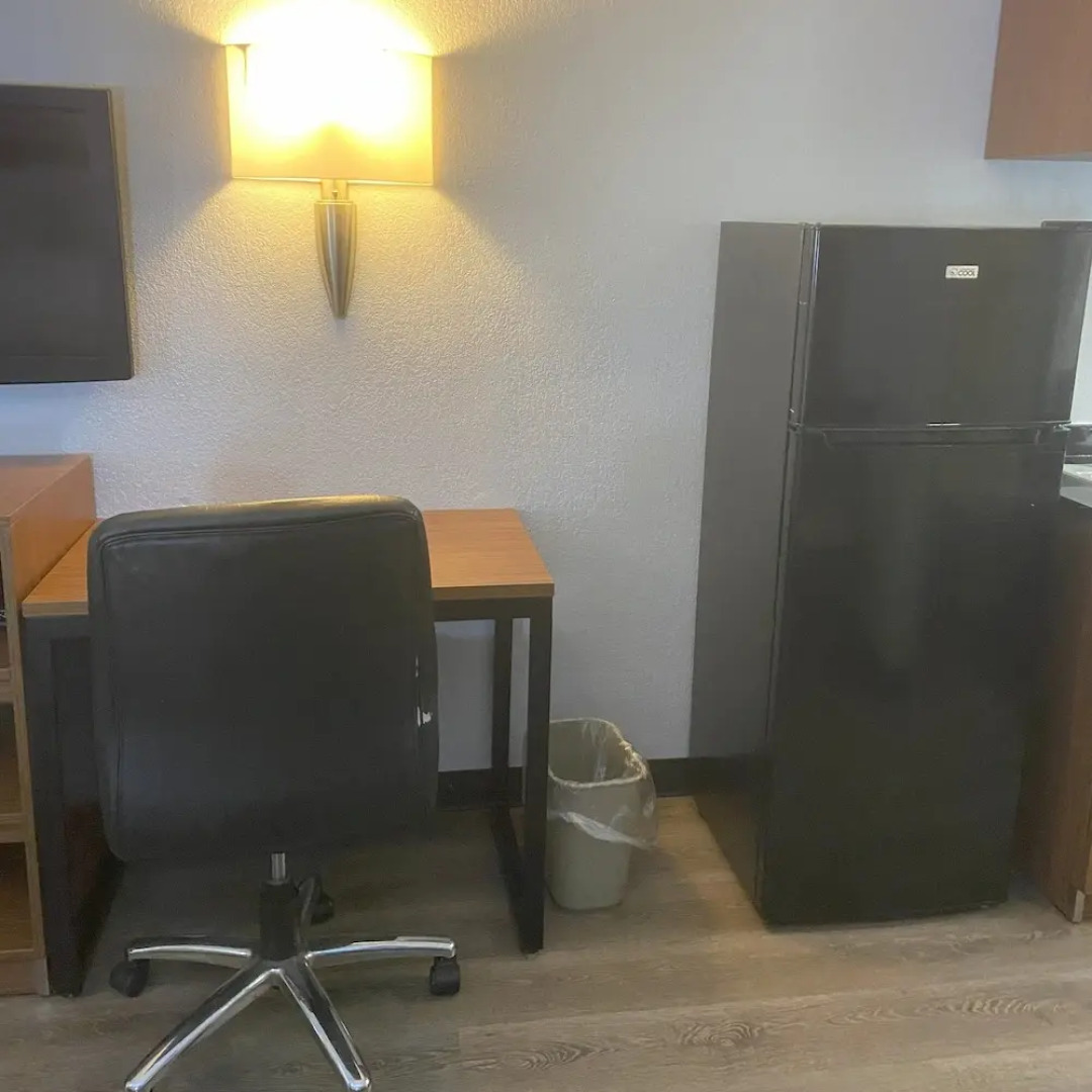 HomeTowne Studios by Red Roof Buffalo - Niagara Airport