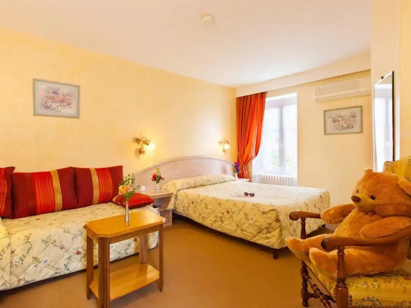 Logis Hostellerie Bressane- Cuisery