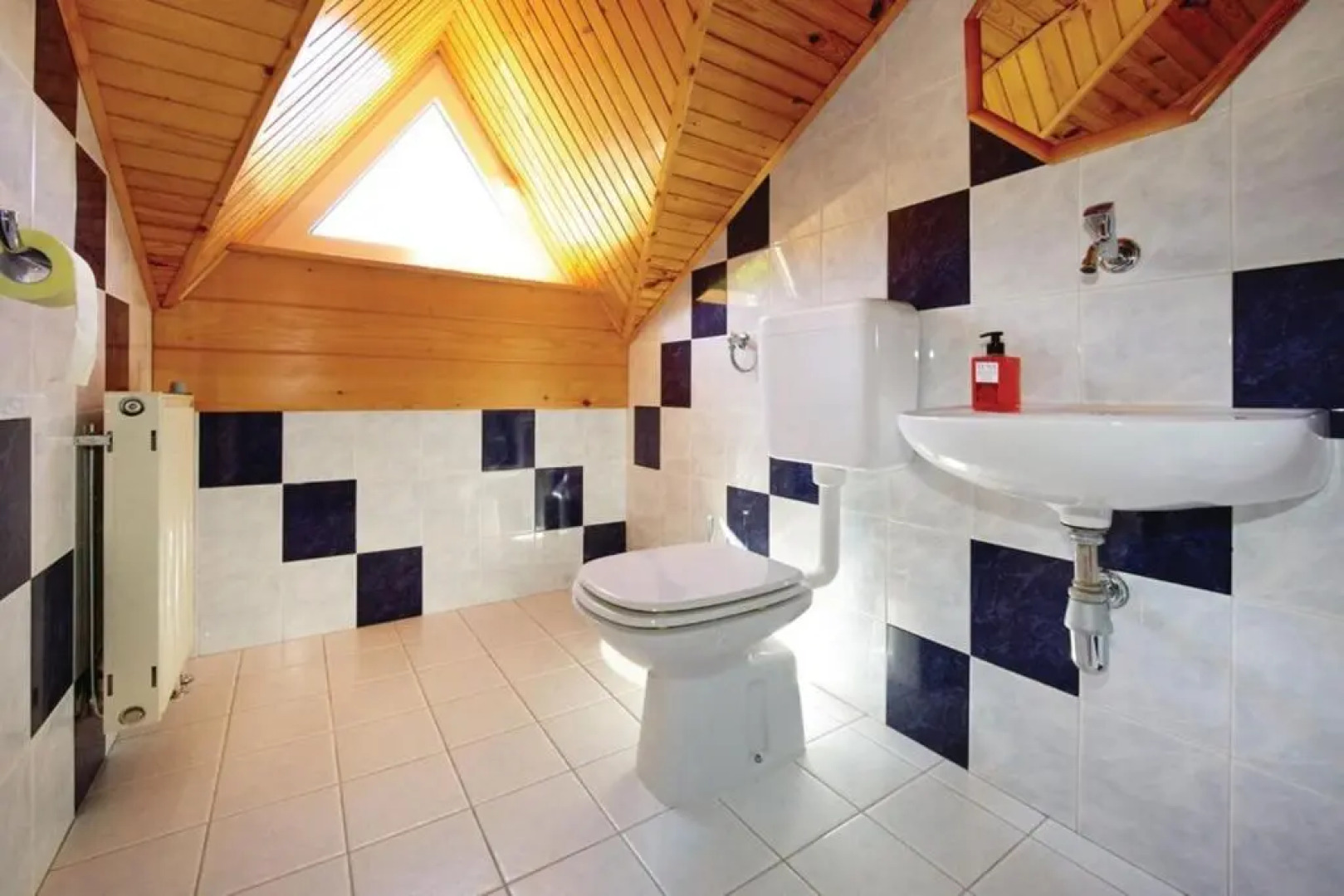 House Mavko Near Lake Cerknica