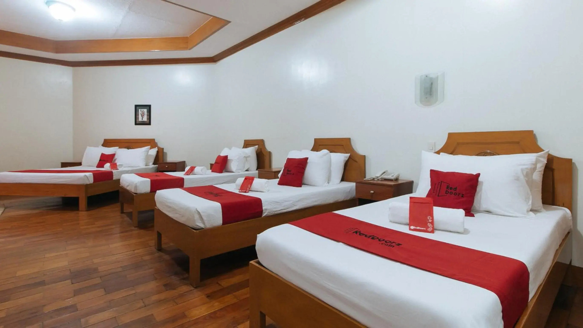 RedDoorz Premium @ Nick Hotel Gerona Tarlac