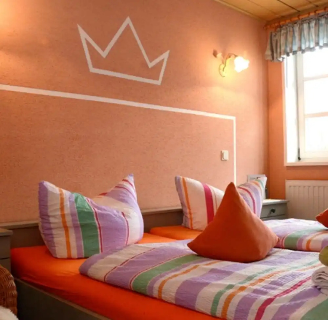 Gaststätte & Pension  Zur Krone