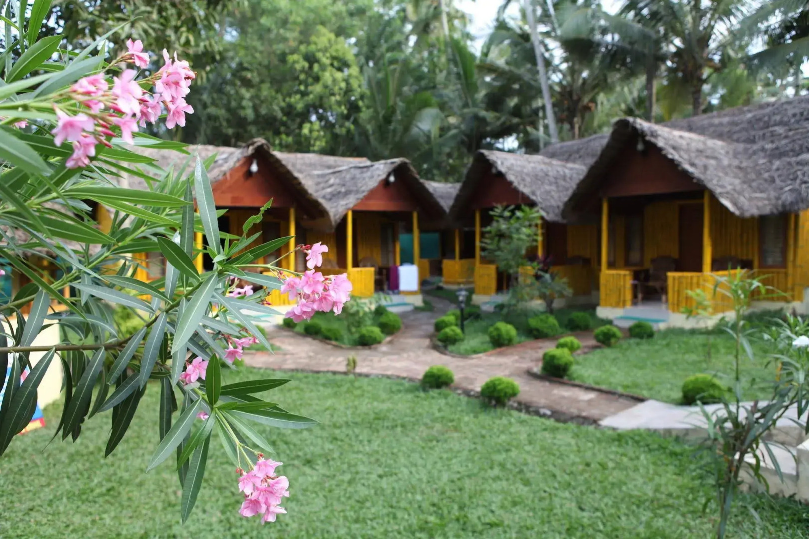 Savithri Inn Bamboo Cottages & Resorts