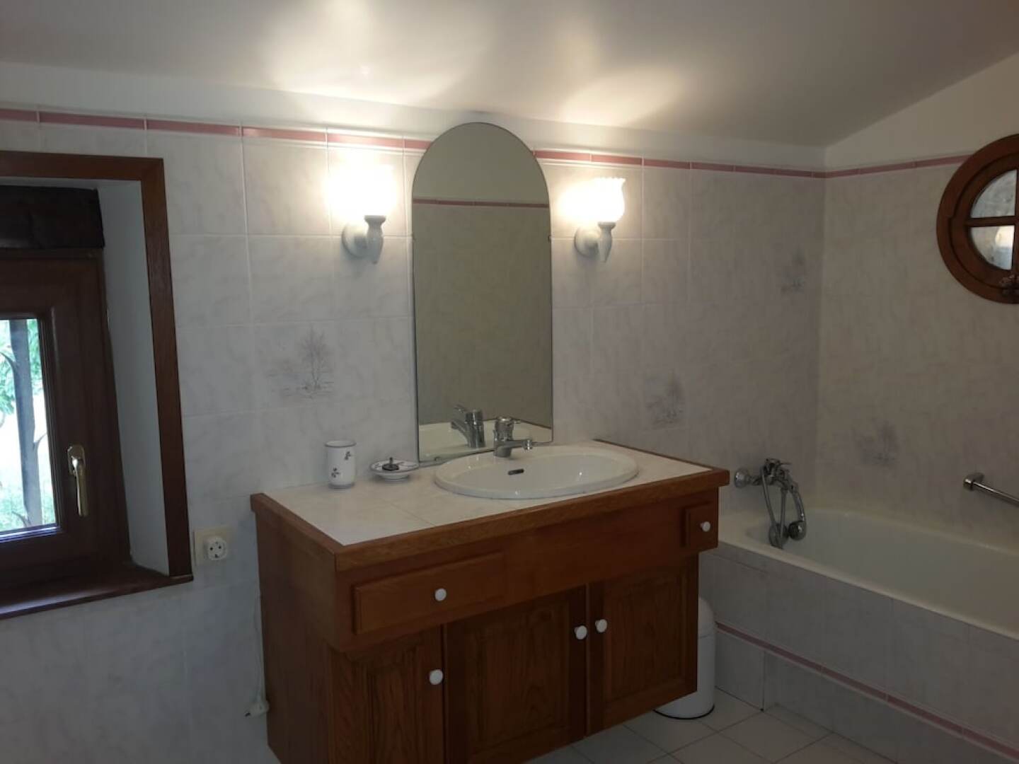 Snug Farmhouse in Provence-alpes-riviera With Swimming Pool