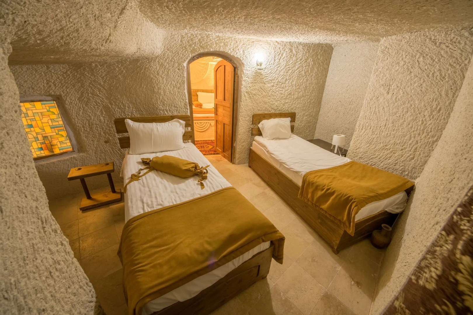 Elite Cave Suites