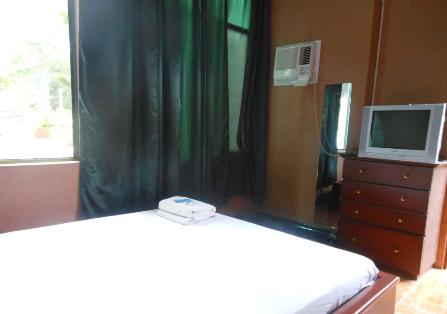 RedDoorz Plus @ Gracey Dive Resort Dumaguete