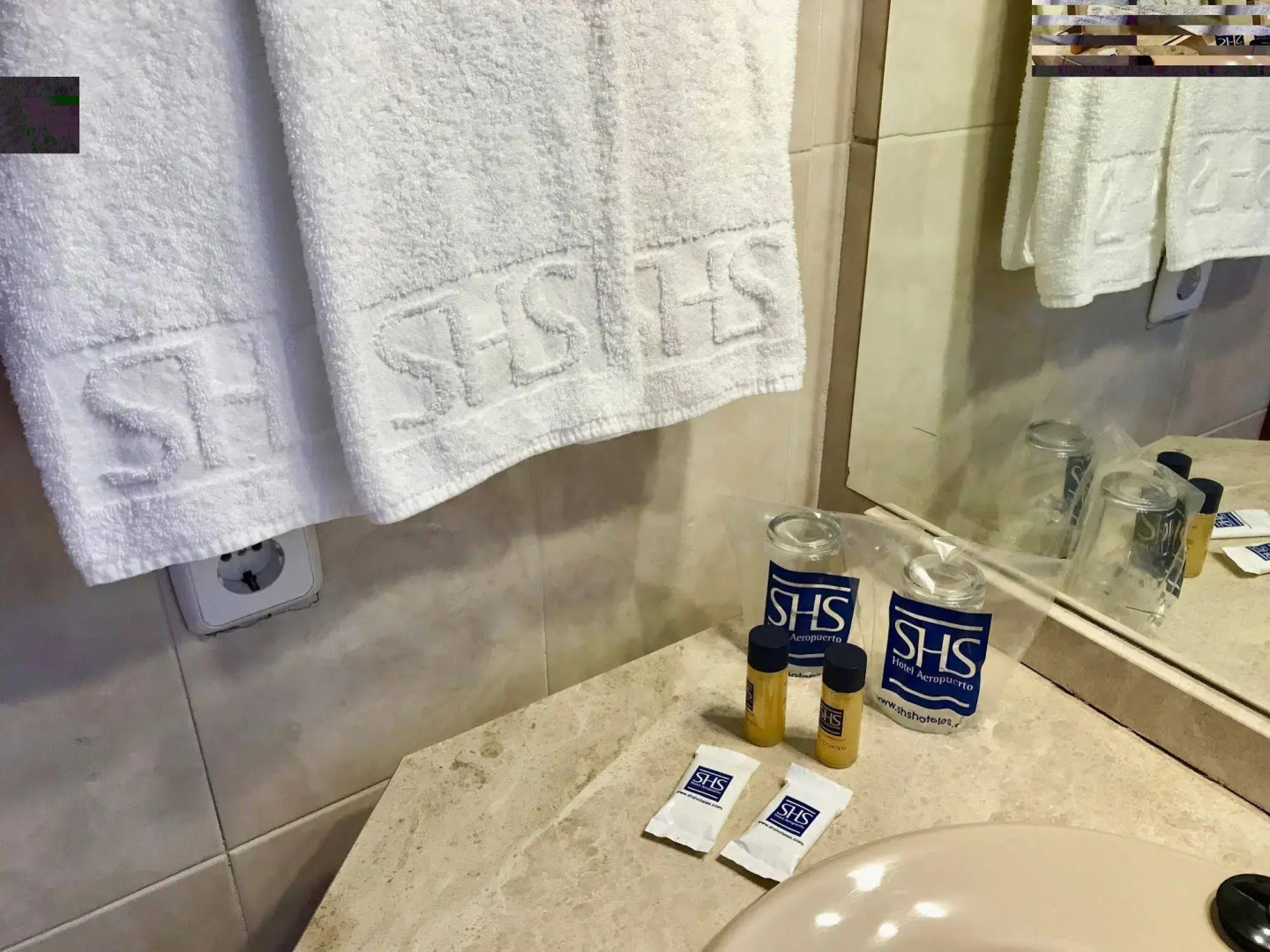 AP Hotel and Parking