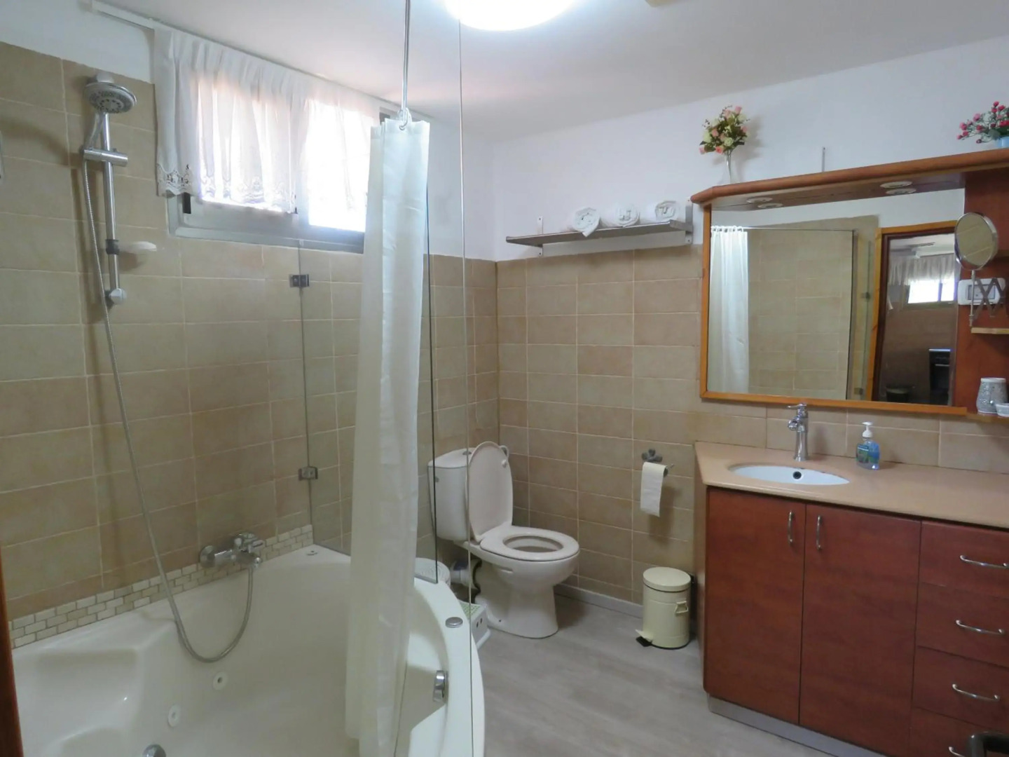 בין יער לים