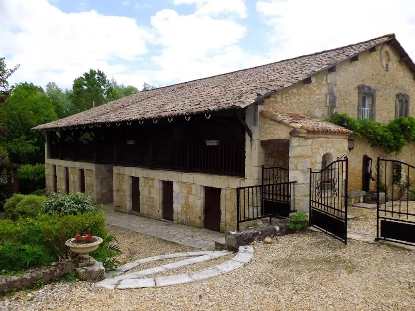 House With 4 Bedrooms in Saint-front-de-pradoux, With Shared Pool and Furnished Garden