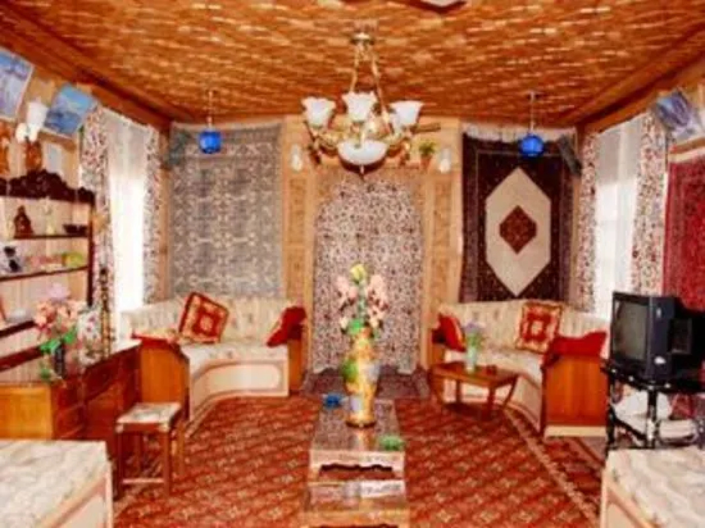 Peace of Mind Group of Houseboat