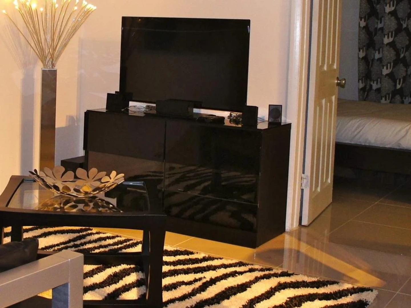 Luna Paradise by the Sea