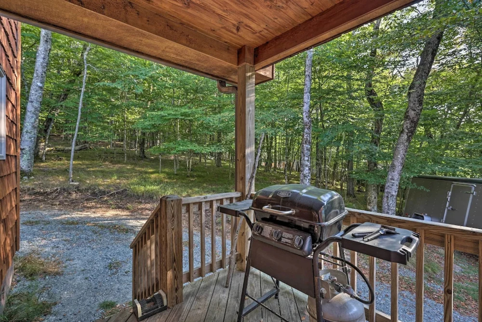 2 Mi to Beech Mtn Resort: Cabin w/ Deck & Grill!