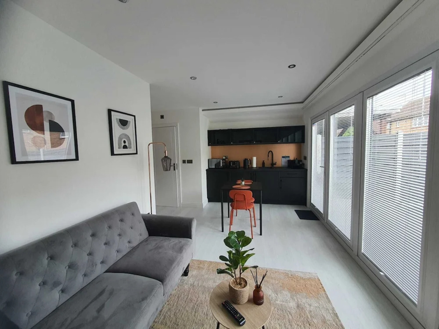 Stunning 1 King bed Cabin in Grays