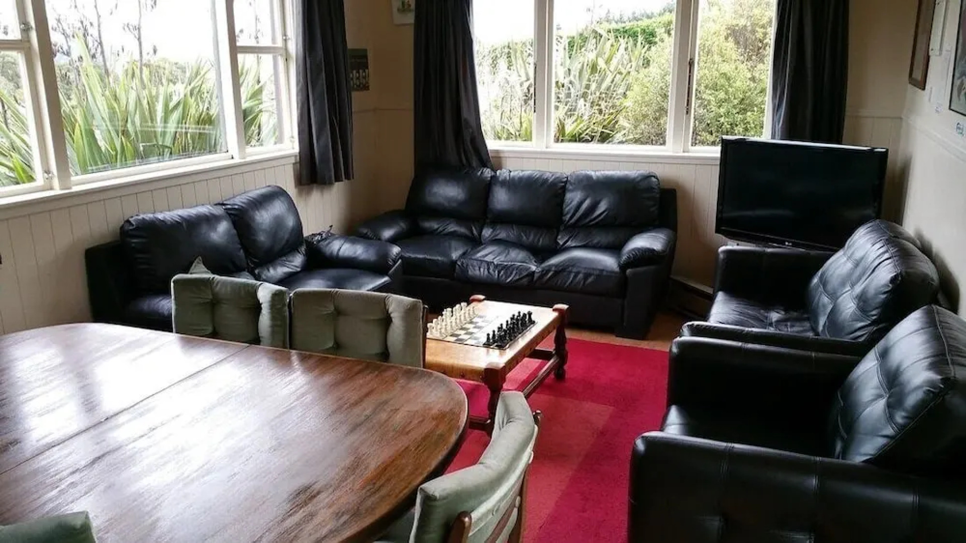 Whistling Frog Cafe & Accommodation