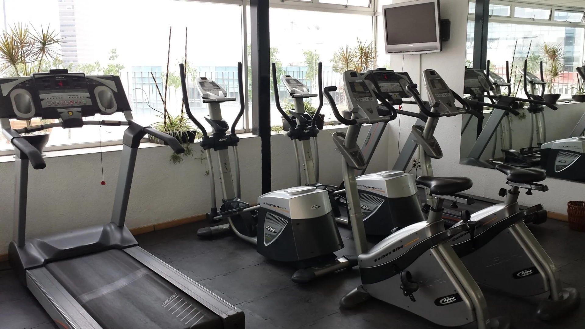 St Isidro Suites Corporate Housing SPA & Wellness Center