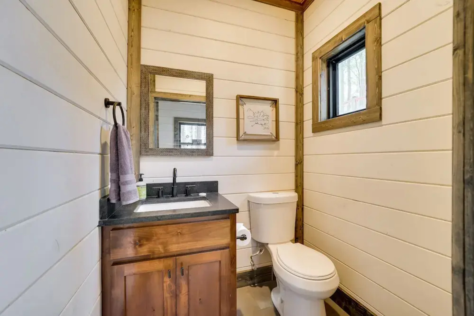 Serene Broken Bow Cabin w/ Hot Tub & Fire Pit!