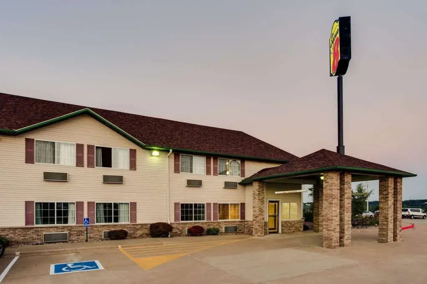 Super 8 Le Claire/Quad Cities