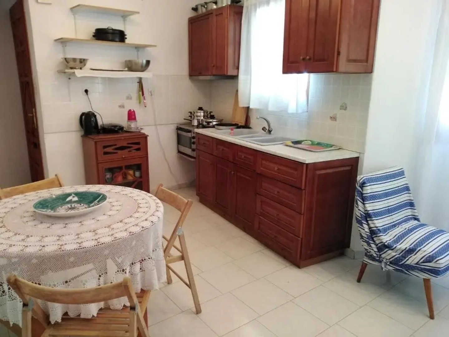 Kamari Beach guest house