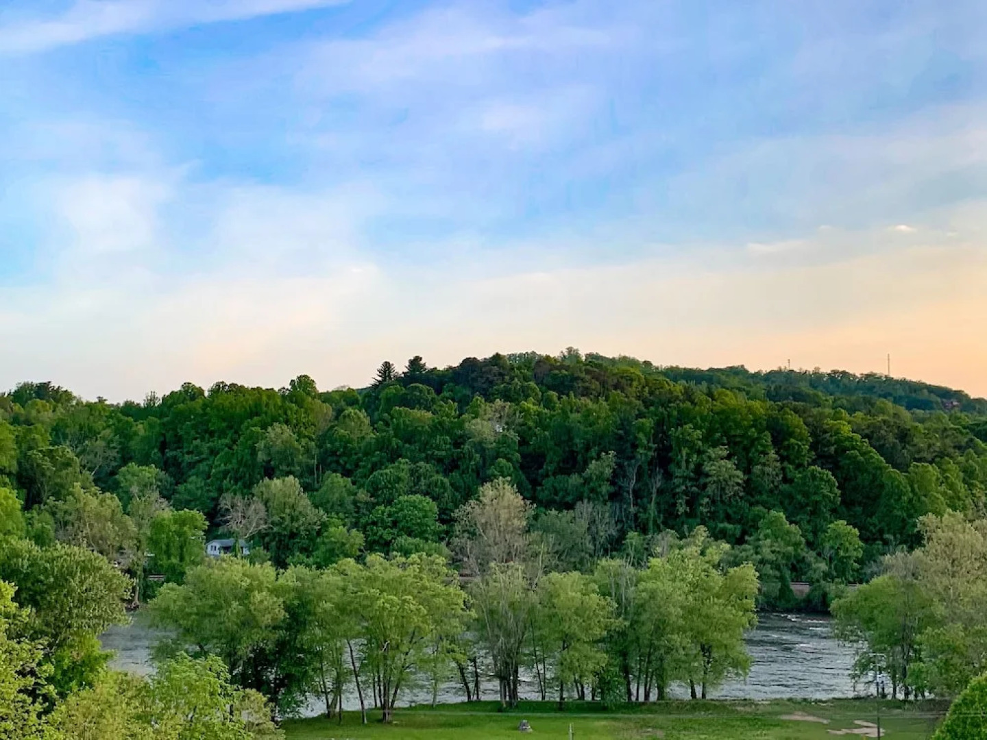 River-view Deck & Hot Tub! Minutes To Downtown 3 Bedroom Home