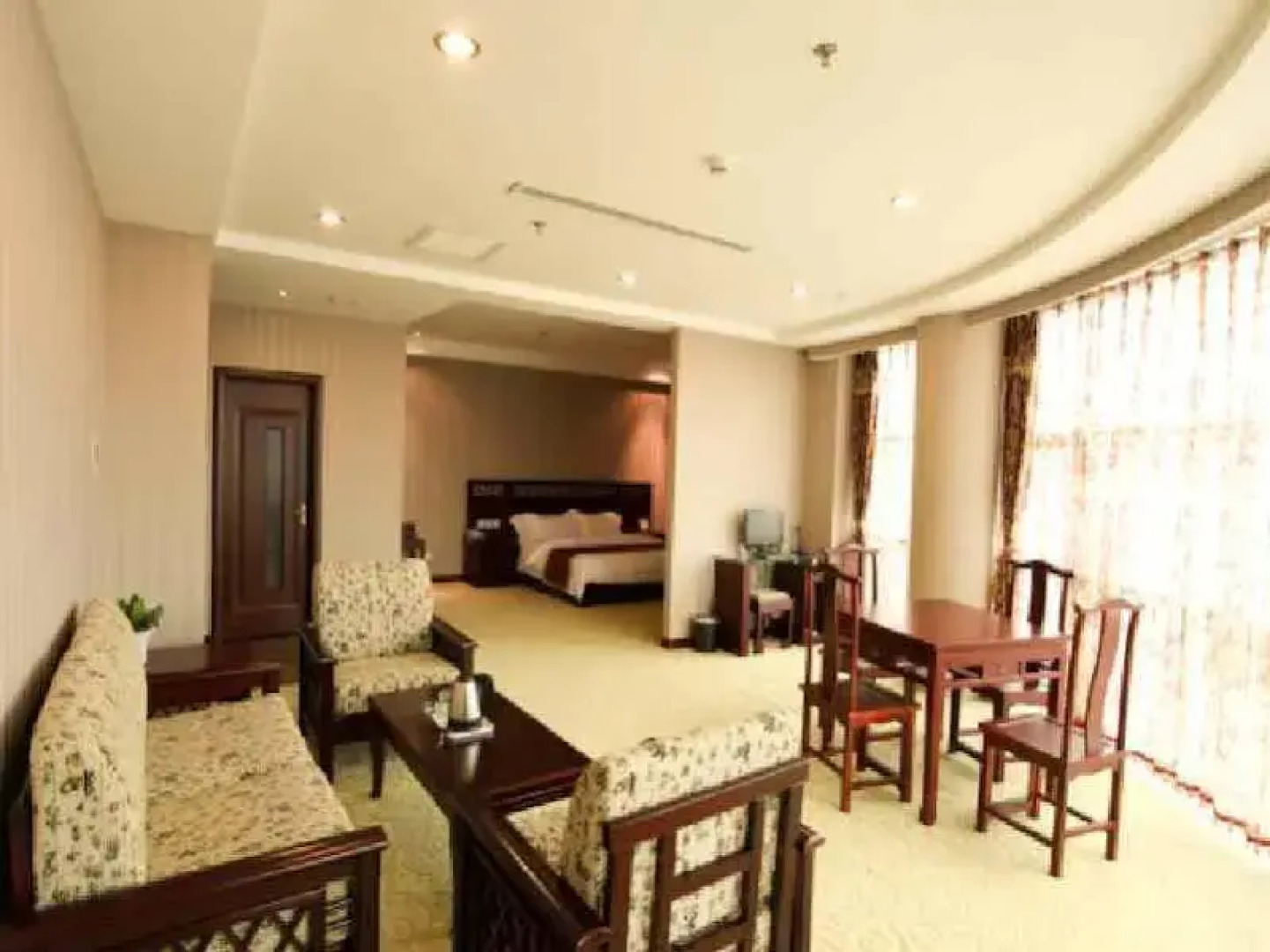 Zunhua Hongwei International Hotel