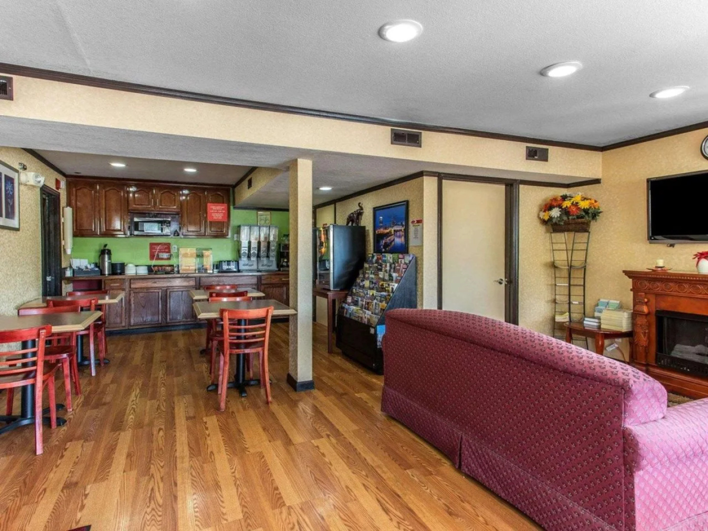 Econo Lodge Nashville near Percy Priest Lake