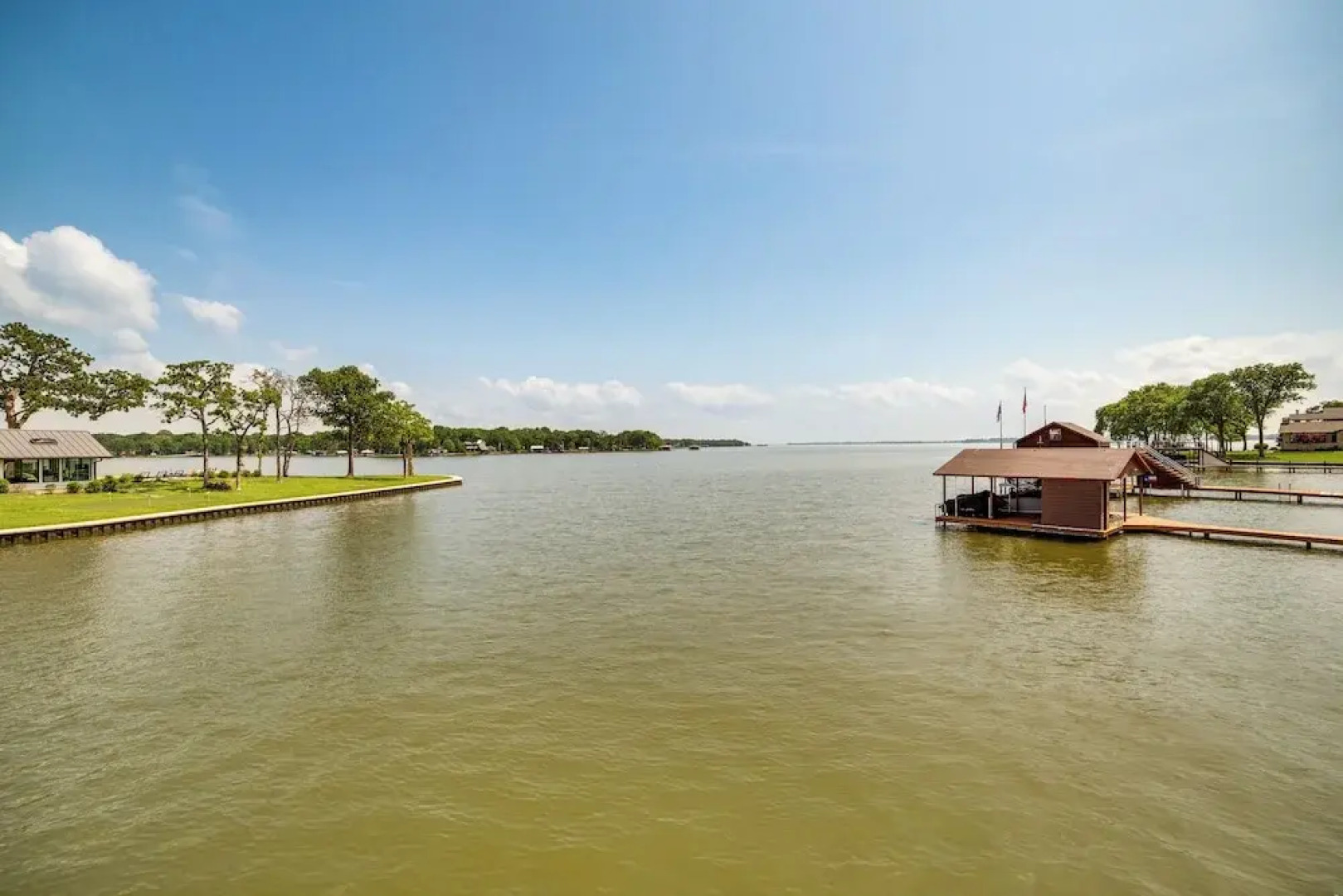 Waterfront Gem on Cedar Creek Lake w/ Deck + Games