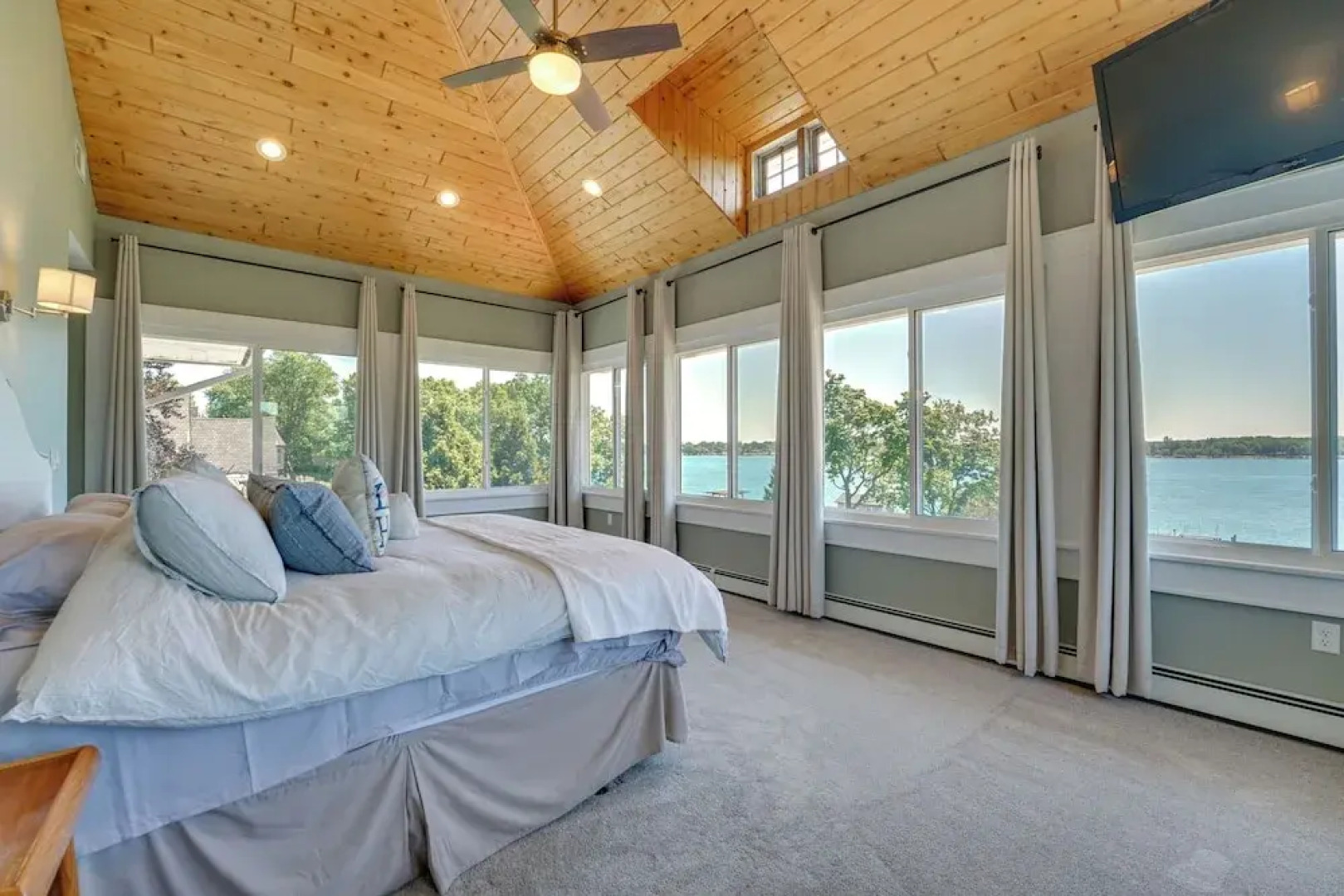 Riverfront St Clair Home - Walk to Downtown!