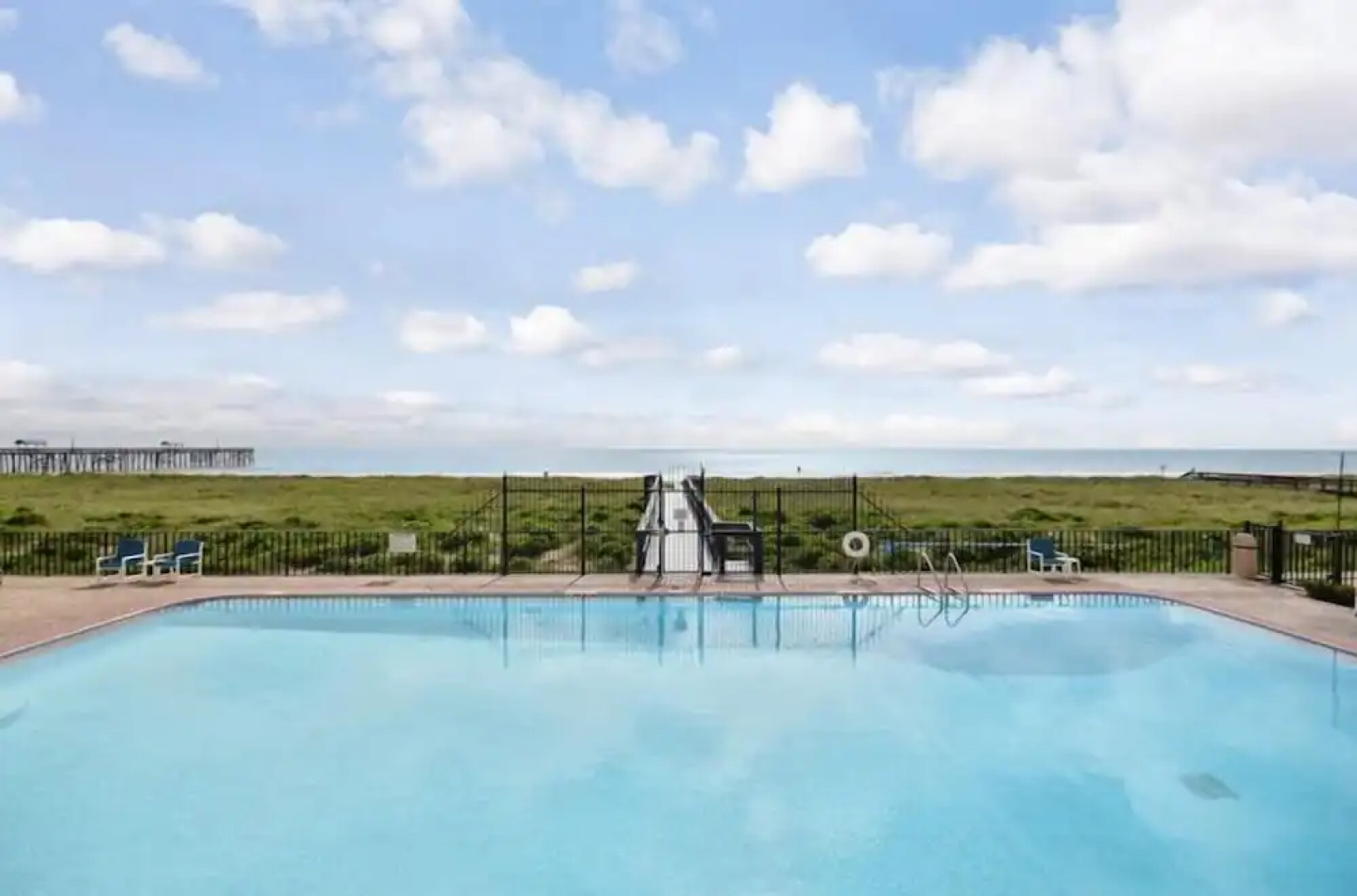 Amelia South H4 by RedAwning