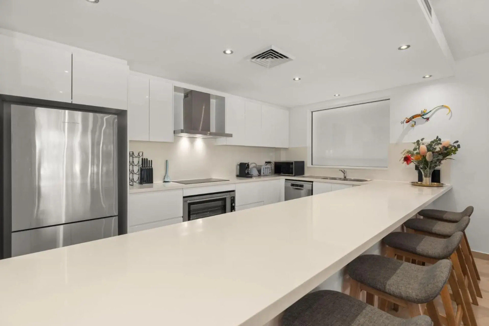 Large Outdoor Entertaining with Outdoor Kitchen and a 2 Minute Walk to Huskisson Beach