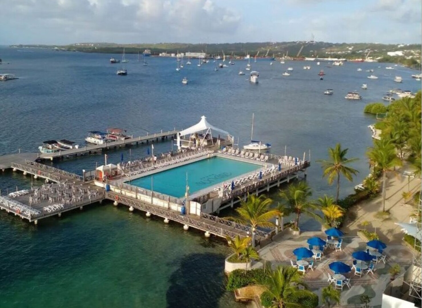 Apartamento con Vista al Mar en Sunrise