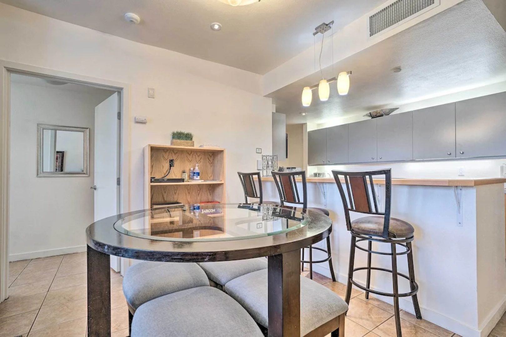 Resort-style Condo w/ Lake Chelan & Mtn Views