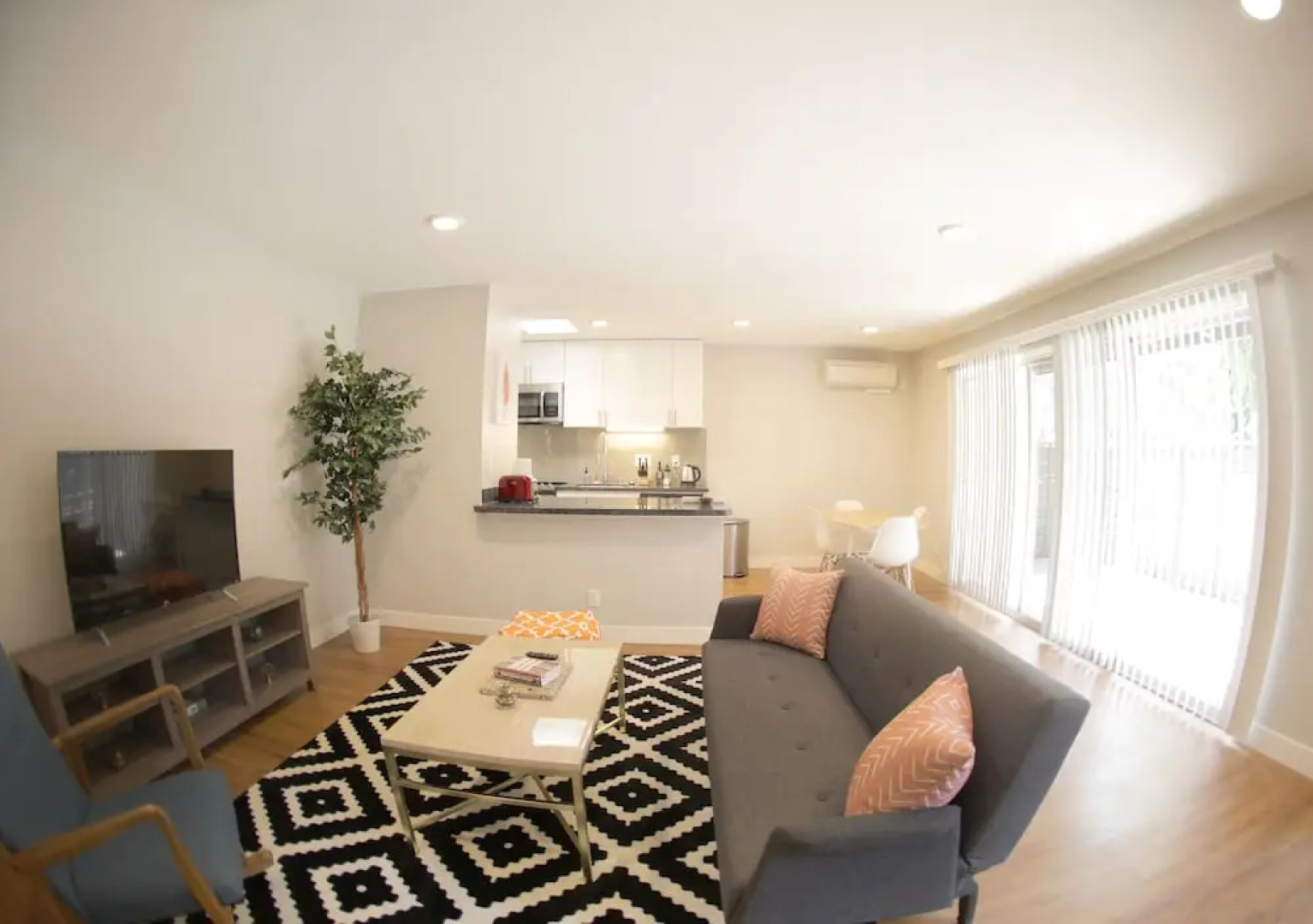 Kasa Mountain View Apartments