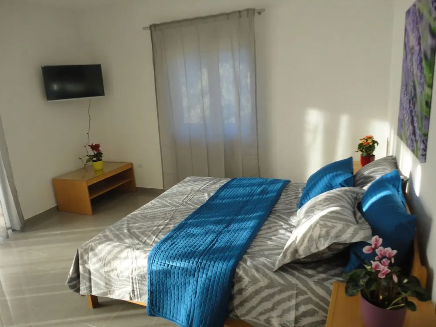 Adorable Apartment With Terrace & Beautiful Sea View Near the Sea Bay