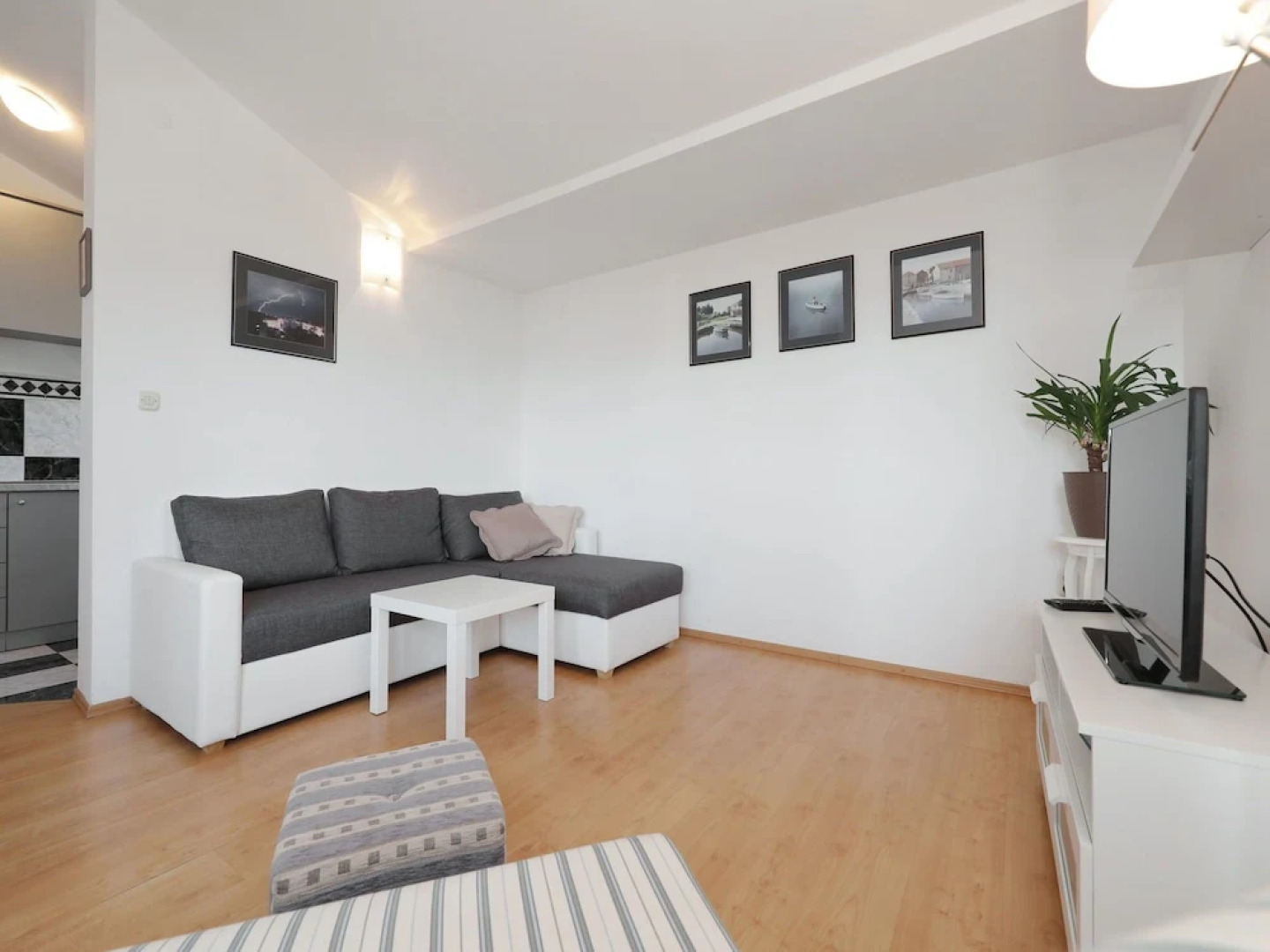 Dajana-with Pool and sea View