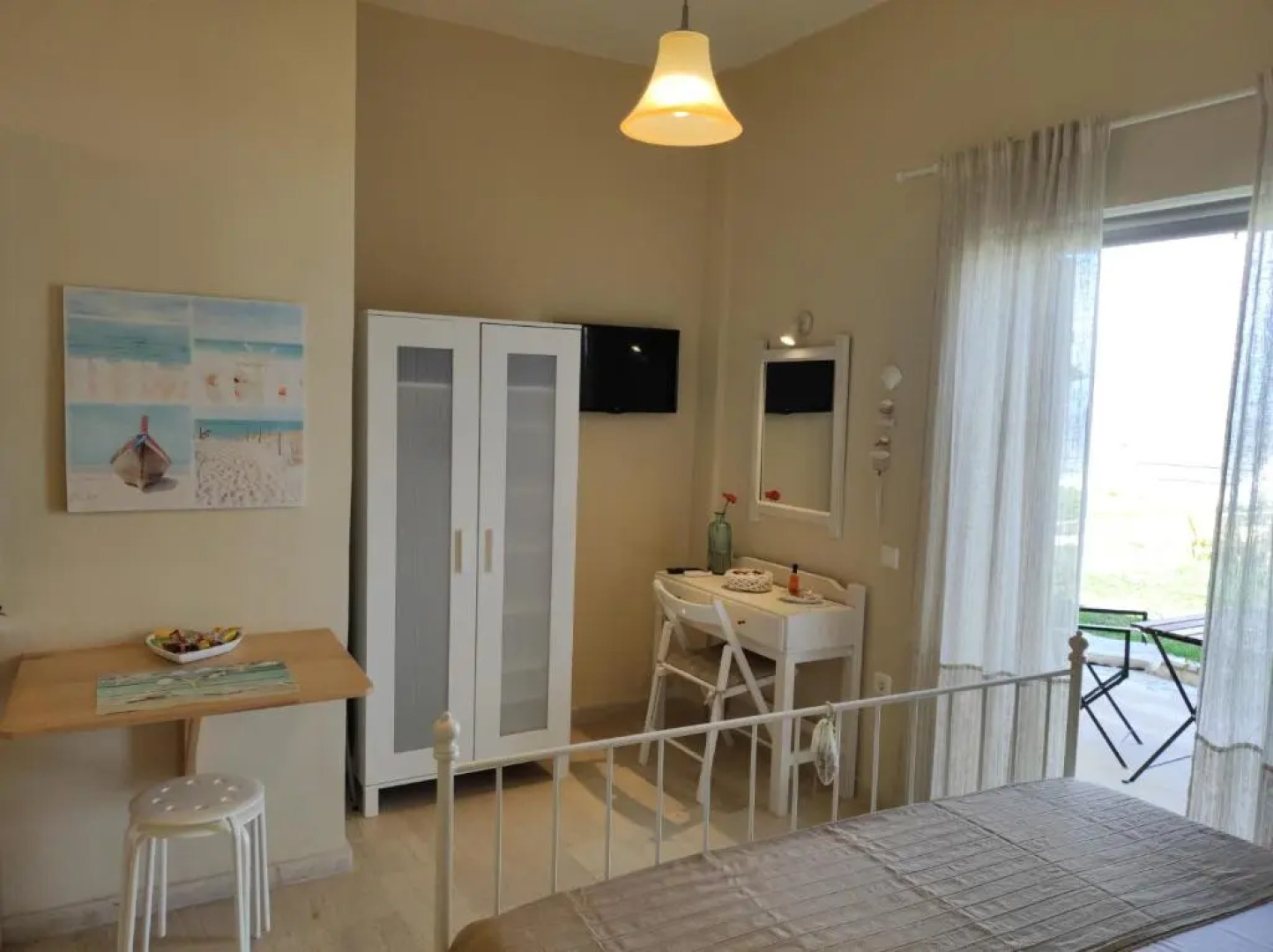 Thalassa Apartments & Studios