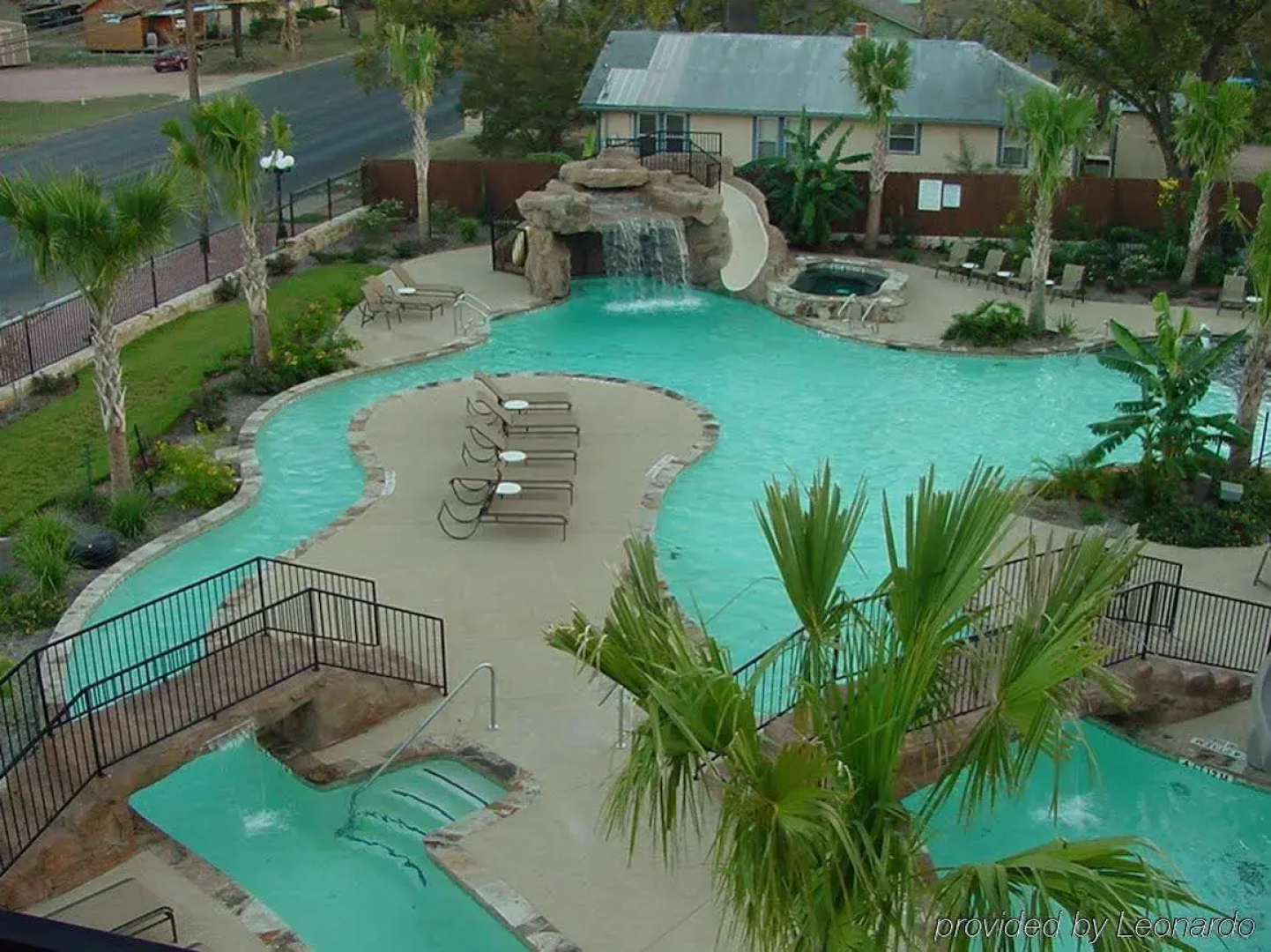 Holiday Inn Express & Suites Fredericksburg by IHG