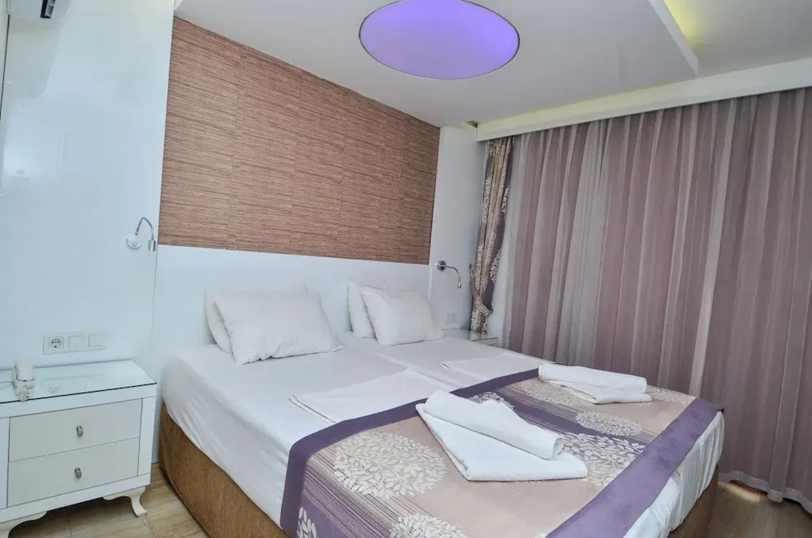 Tropic Beach Club Side