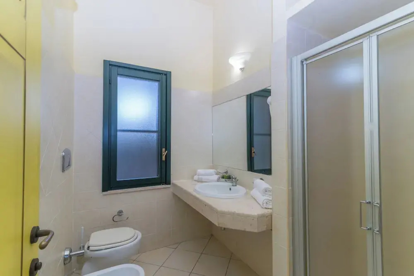 1 Ala Birdi Cottage 150m From The Beach