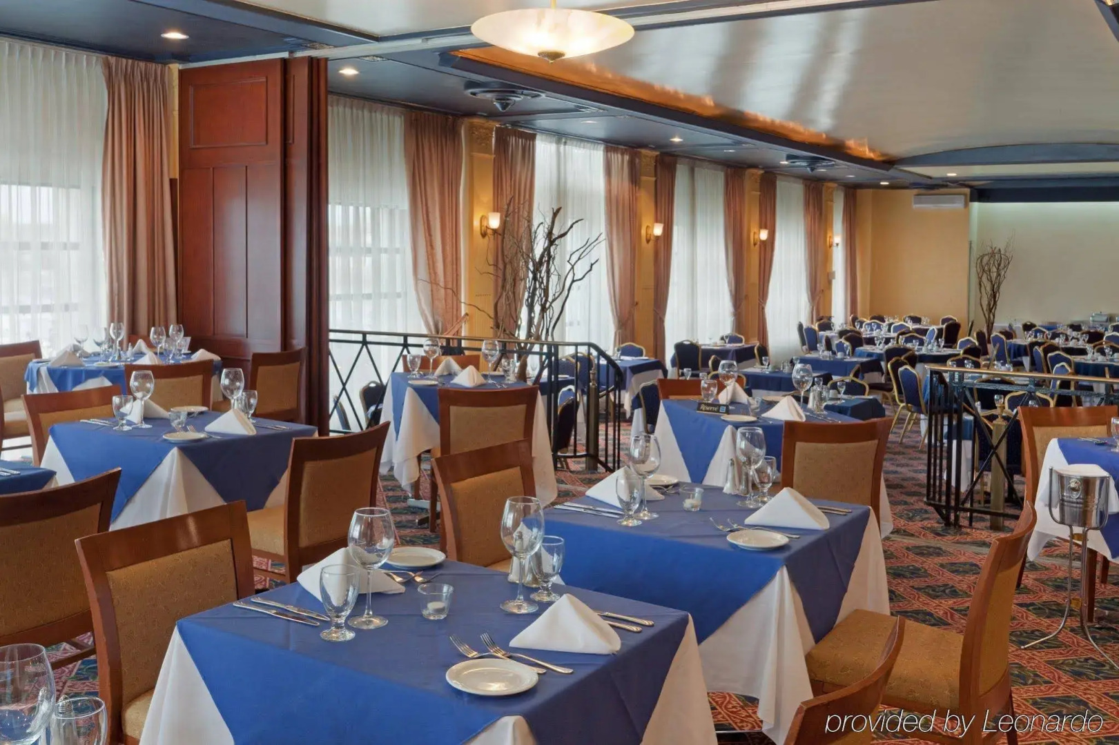 Armon Plaza Montreal Airport